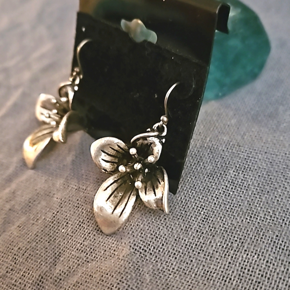 Lucky brand silver Lily fish hook earrings EUC - Picture 6 of 6